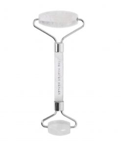 Teami clear quartz facial roller is an incredible tool to reduce the appearance of puffiness, and wrinkles while giving yourself a de-stressing massage!