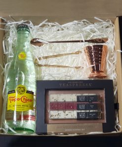 Grab this luxurious Spring Cocktail Gift Set, great for any celebration! Featuring Teaspressa's LUXE cocktail sugar cubes and Topo Chico carbonated water.